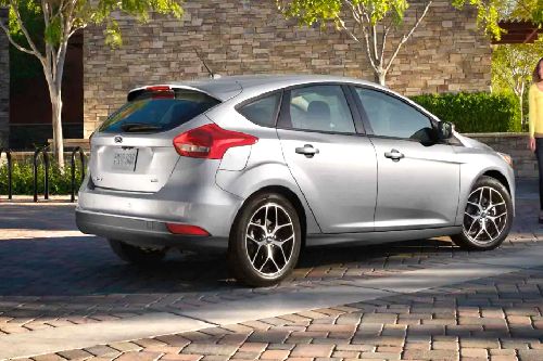 Focus Rear angle view Focus Rear angle view