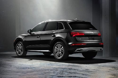 Rear Cross Side View of Audi Q5