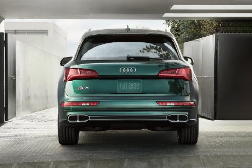 Full Rear View of Audi SQ5
