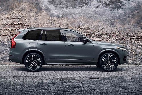 XC90 Medium Angle Front View XC90 Medium Angle Front View