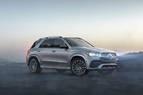 Mercedes Benz GLE-Class Front Cross Side View Mercedes Benz GLE-Class Front Cross Side View