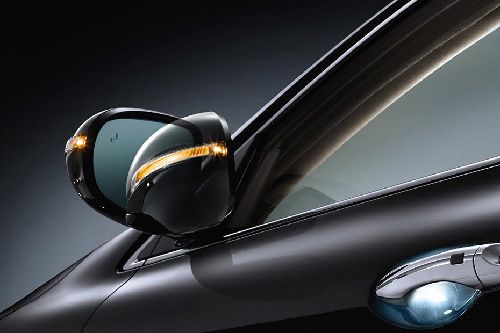 KIA Sorento Drivers Side Mirror Front Angle KIA Sorento Drivers Side Mirror Front Angle