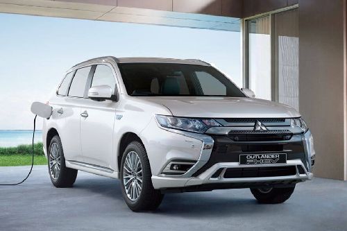 Mitsubishi Outlander PHEV Front Medium View Mitsubishi Outlander PHEV Front Medium View