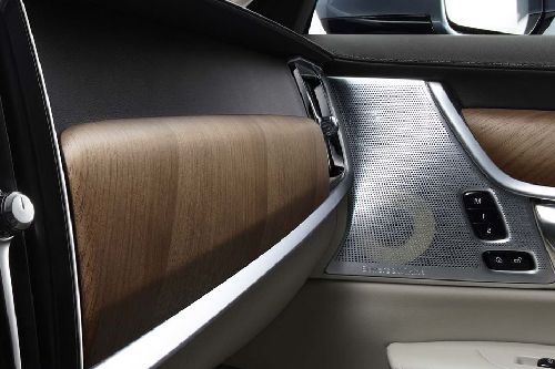 Speakers View of Volvo S90
