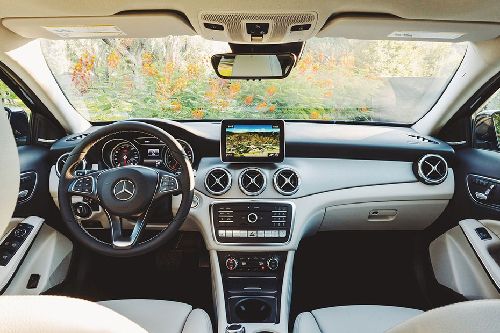 Dashboard View of GLA-Class Dashboard View of GLA-Class