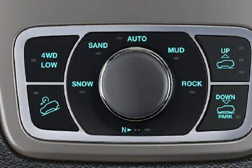 Front AC Controls of Jeep Grand Cherokee