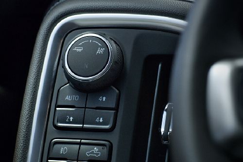 Center Controls of Chevrolet Silverado Center Controls of Chevrolet Silverado
